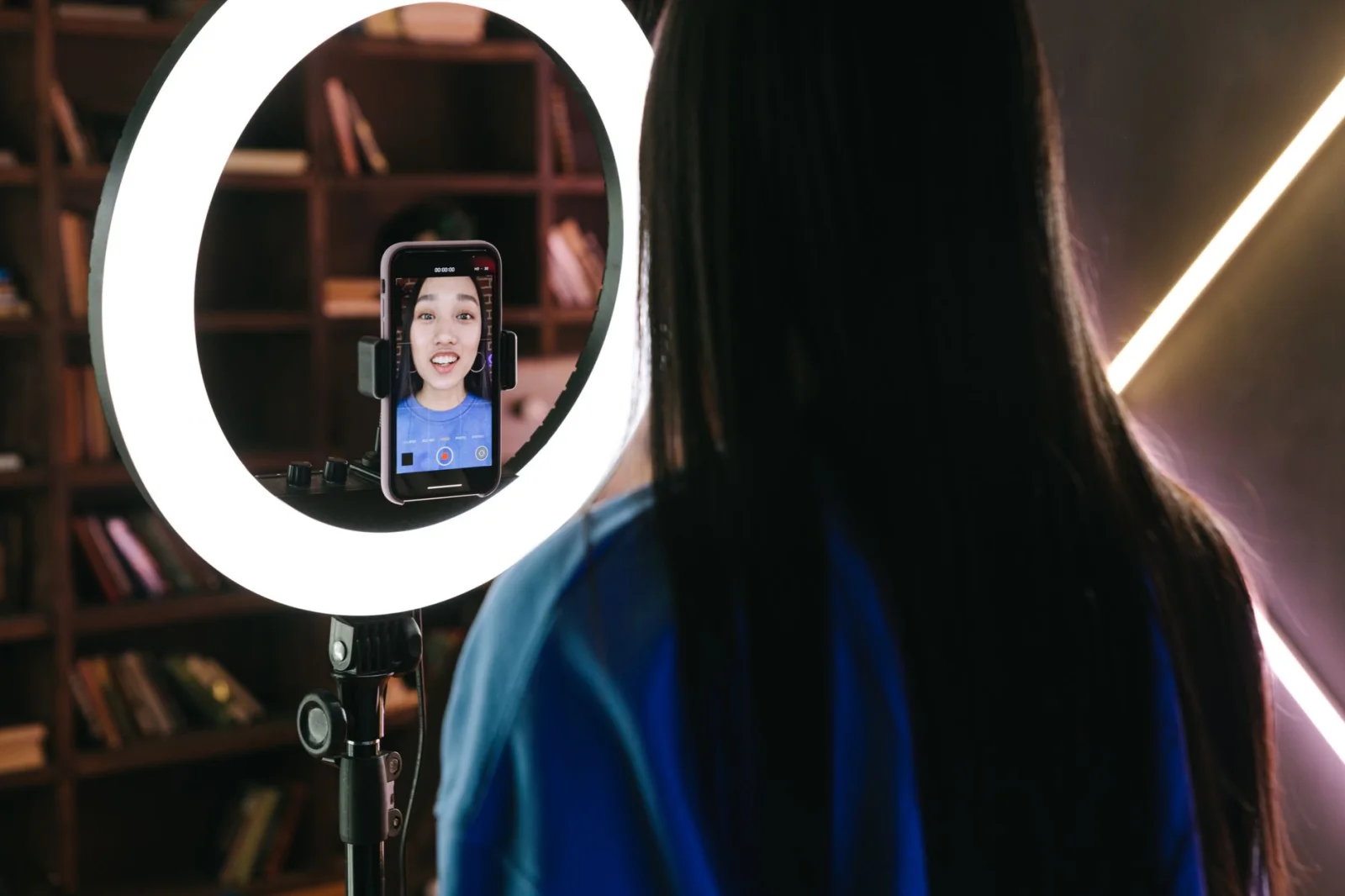 Anúncio no TikTok: o criativo precisa parecer conteúdo antes de parecer propaganda